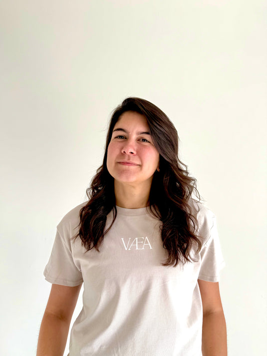 VÆA Crop Tee – Alabaster | White Logo