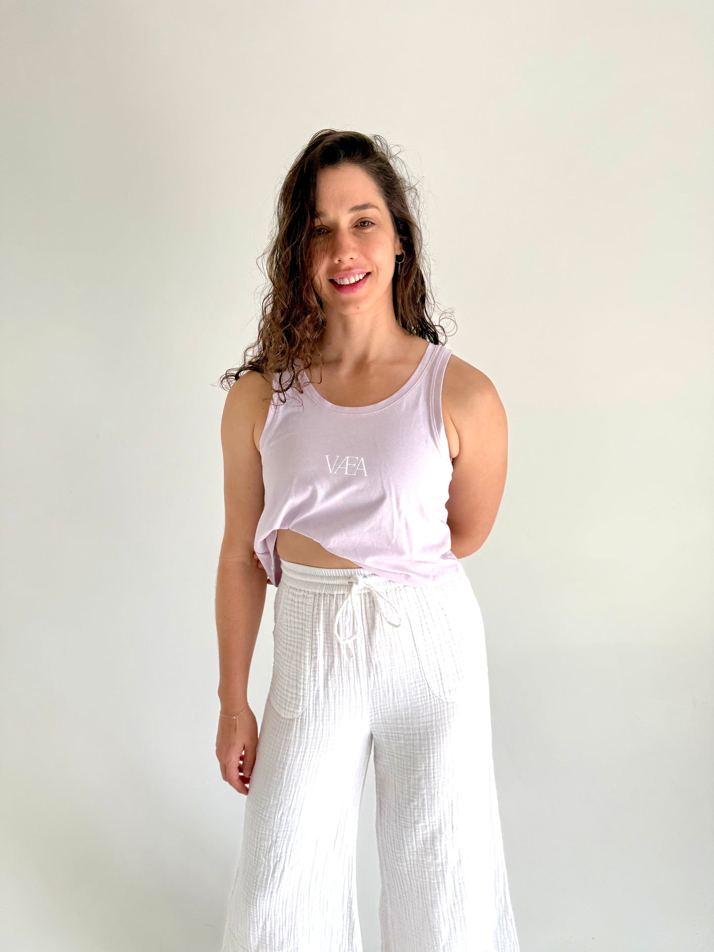 VÆA Crop Singlet – Orchid | White Logo