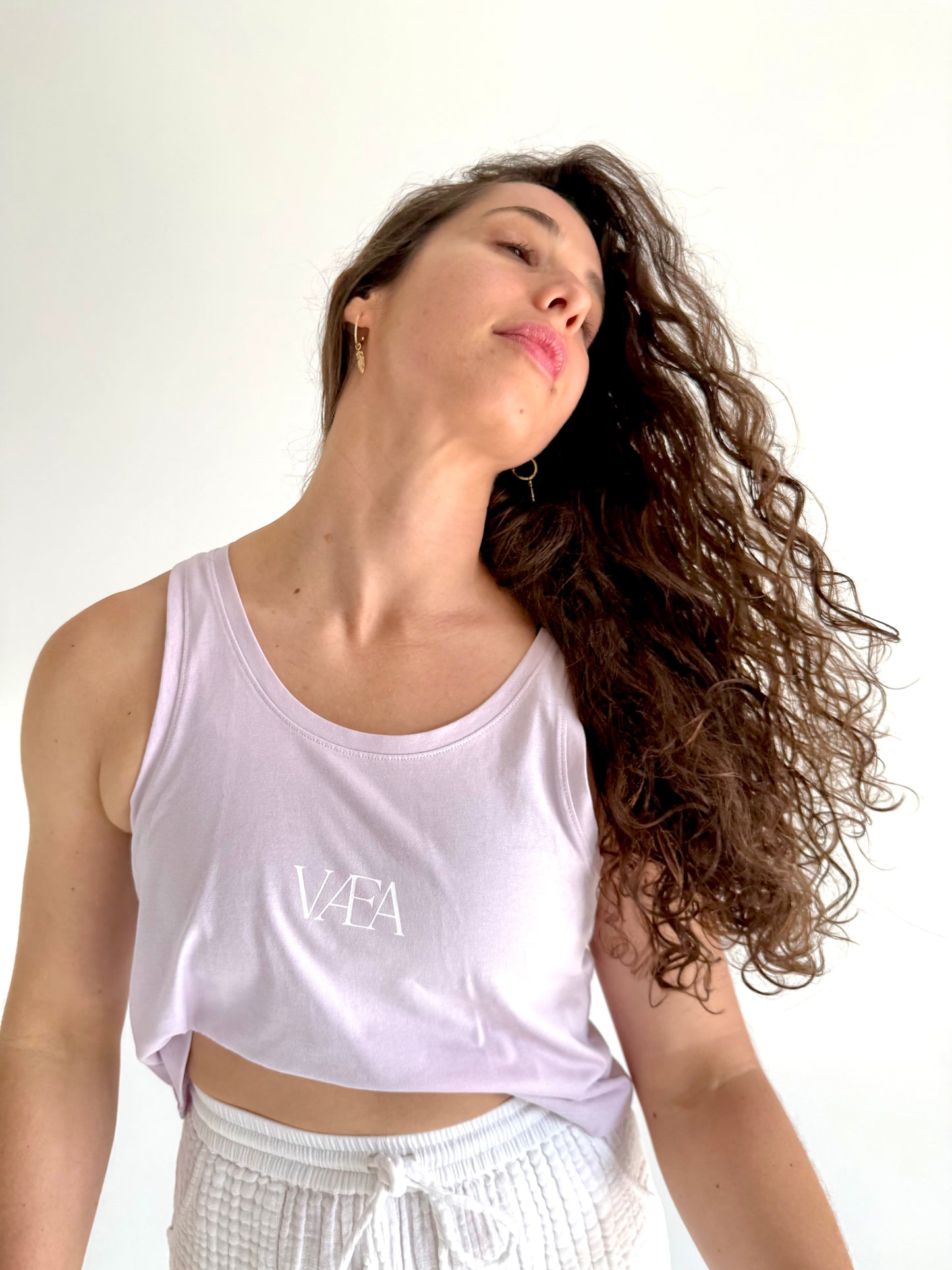 VÆA Crop Singlet – Orchid | White Logo