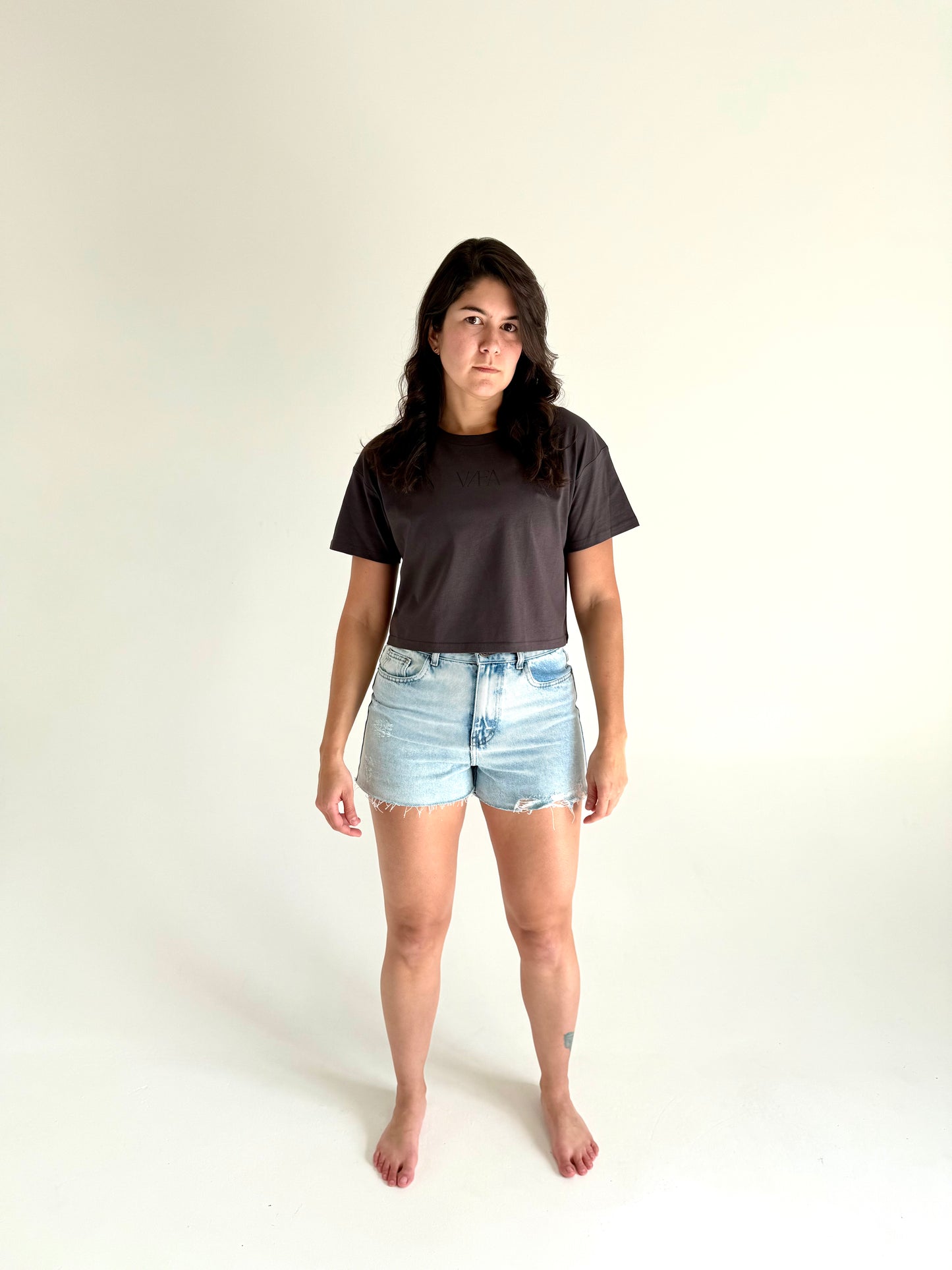 VÆA Crop Tee – Obsidian | Stealth