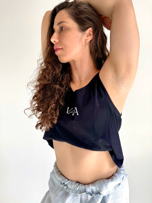 VÆA Crop Singlet – Black | Orchid Logo