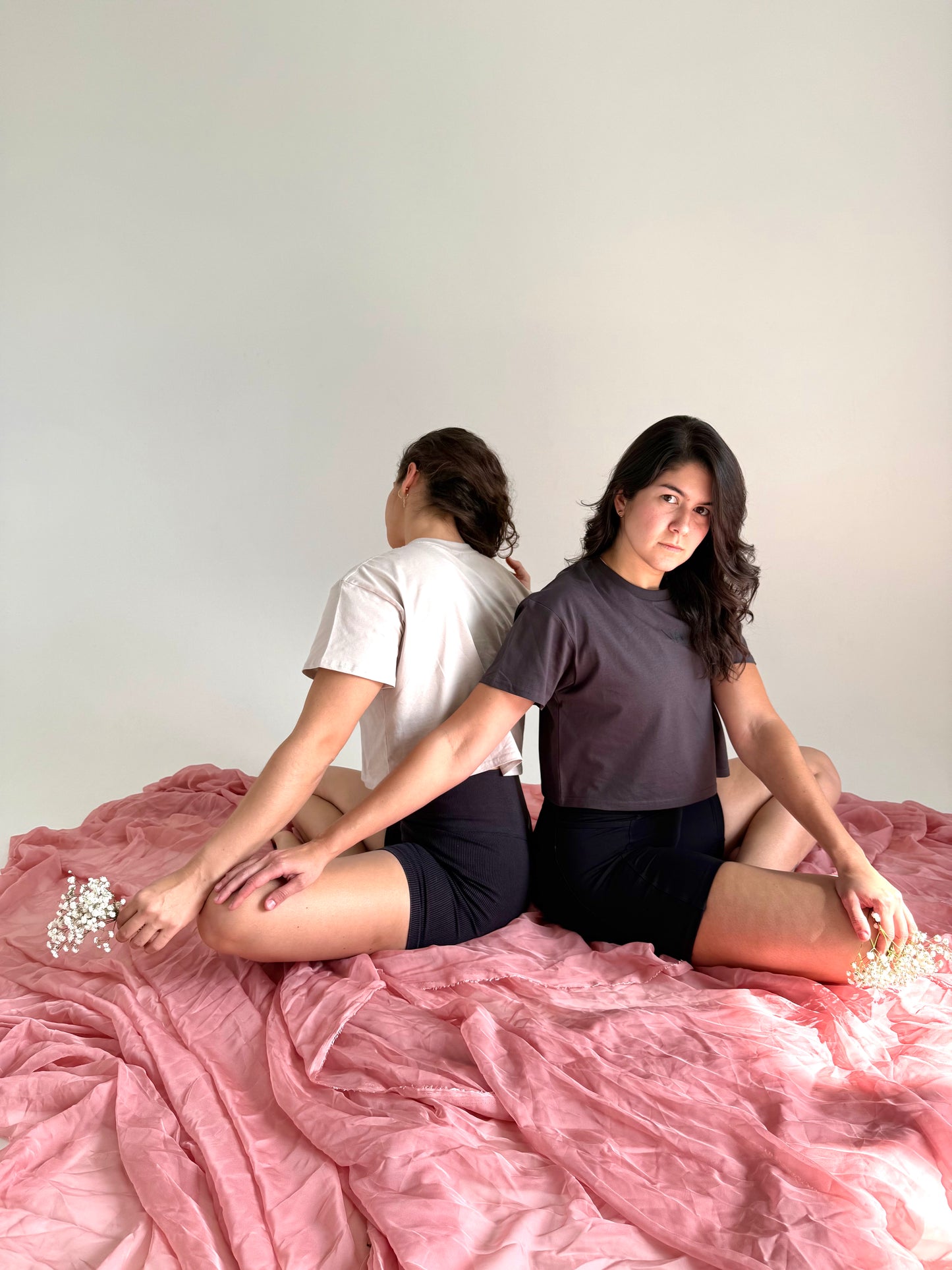 VÆA Crop Tee – Alabaster | White Logo