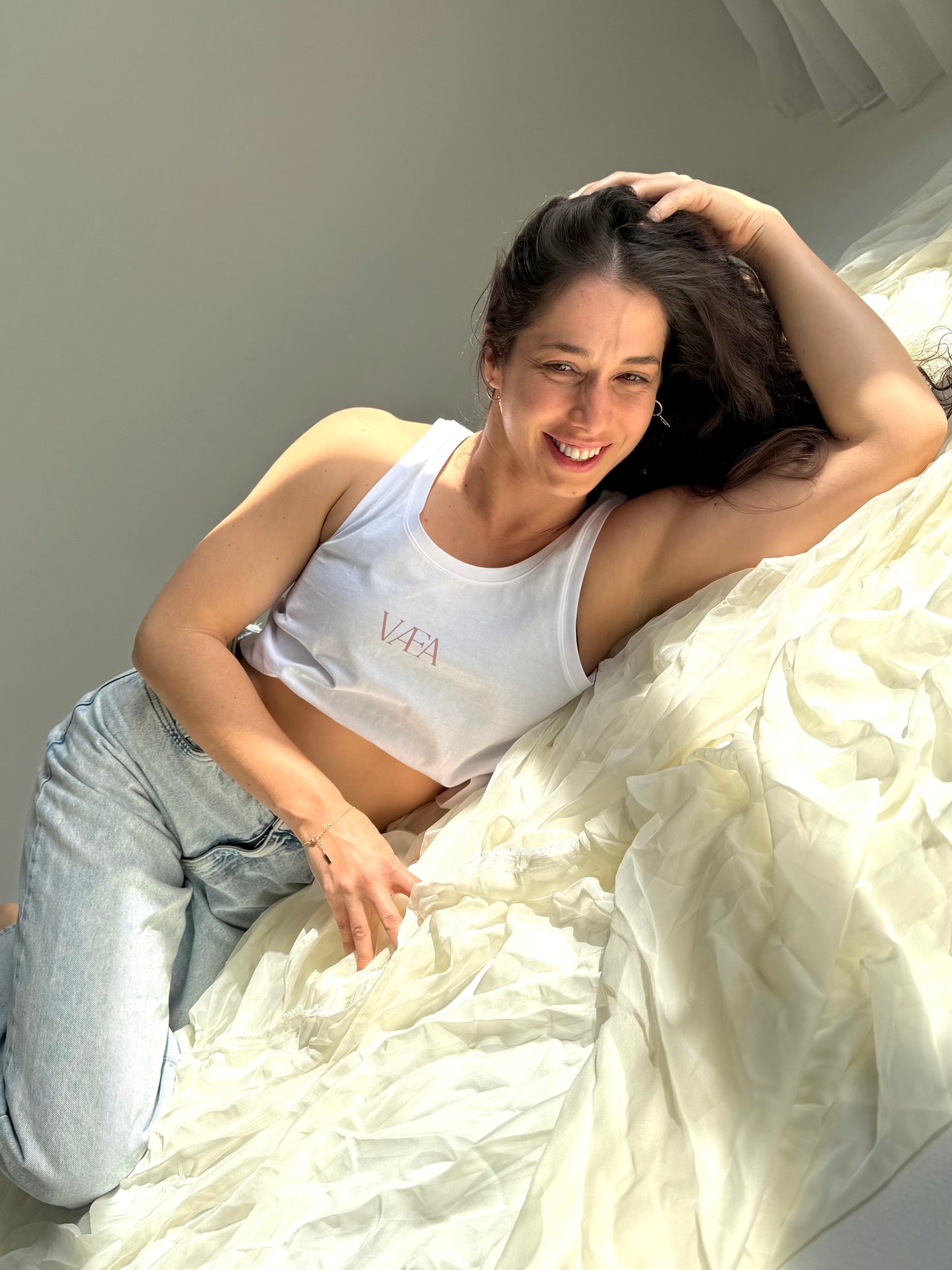 VÆA Crop Singlet – White | Harvest Rose Logo