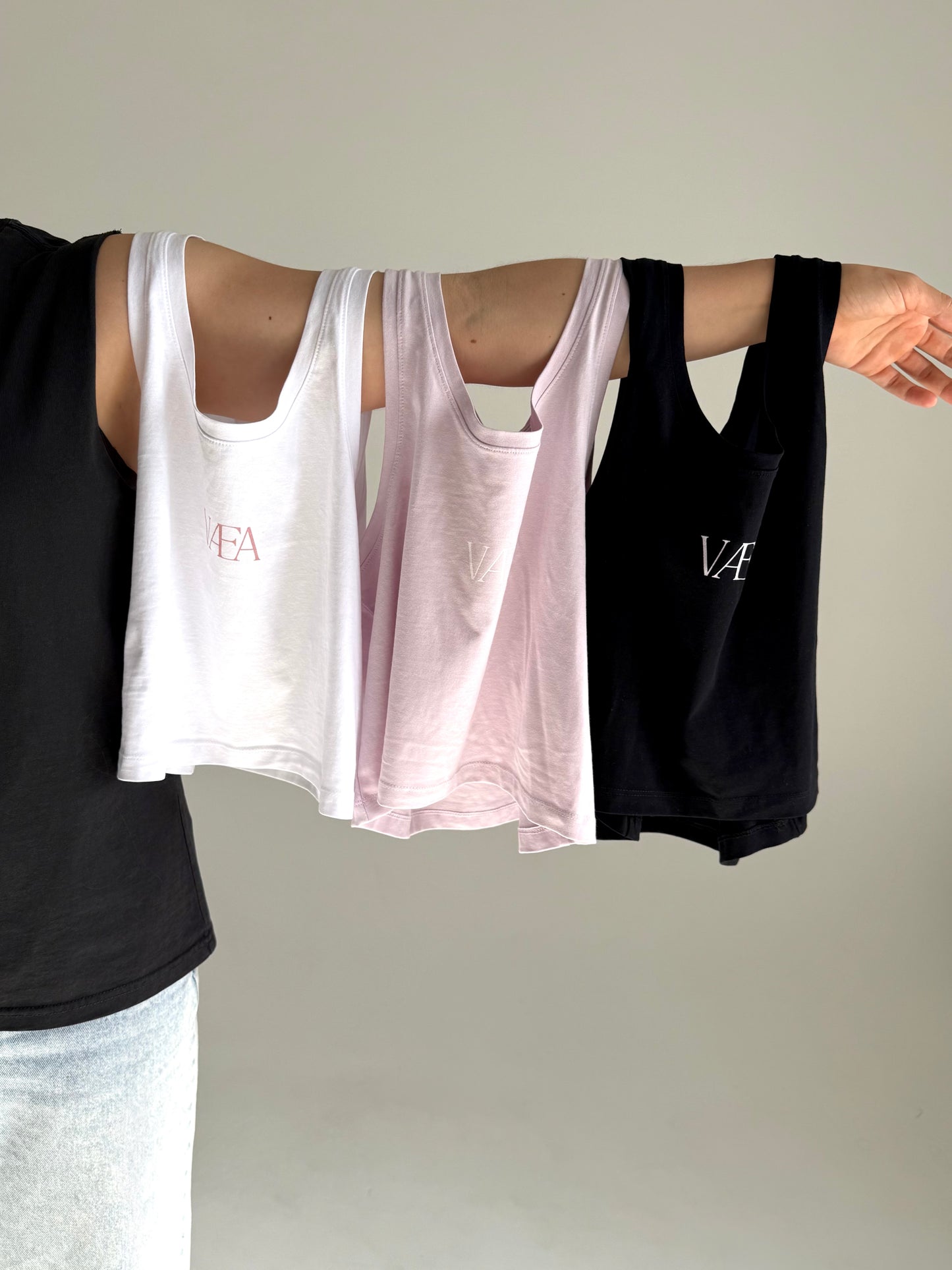 VÆA Crop Singlet – Orchid | White Logo