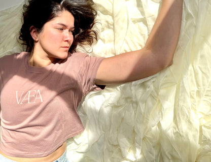 VÆA Crop Tee – Harvest Rose | Harvest Rose Logo